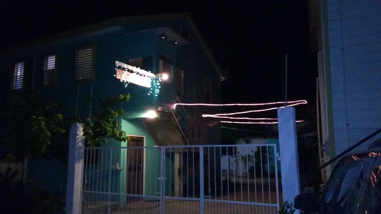 Placencia Hostel Екстериор снимка