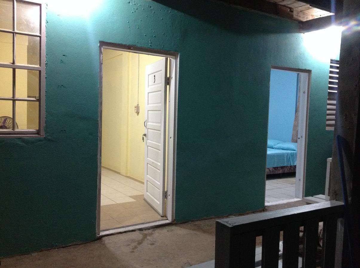 Placencia Hostel Екстериор снимка