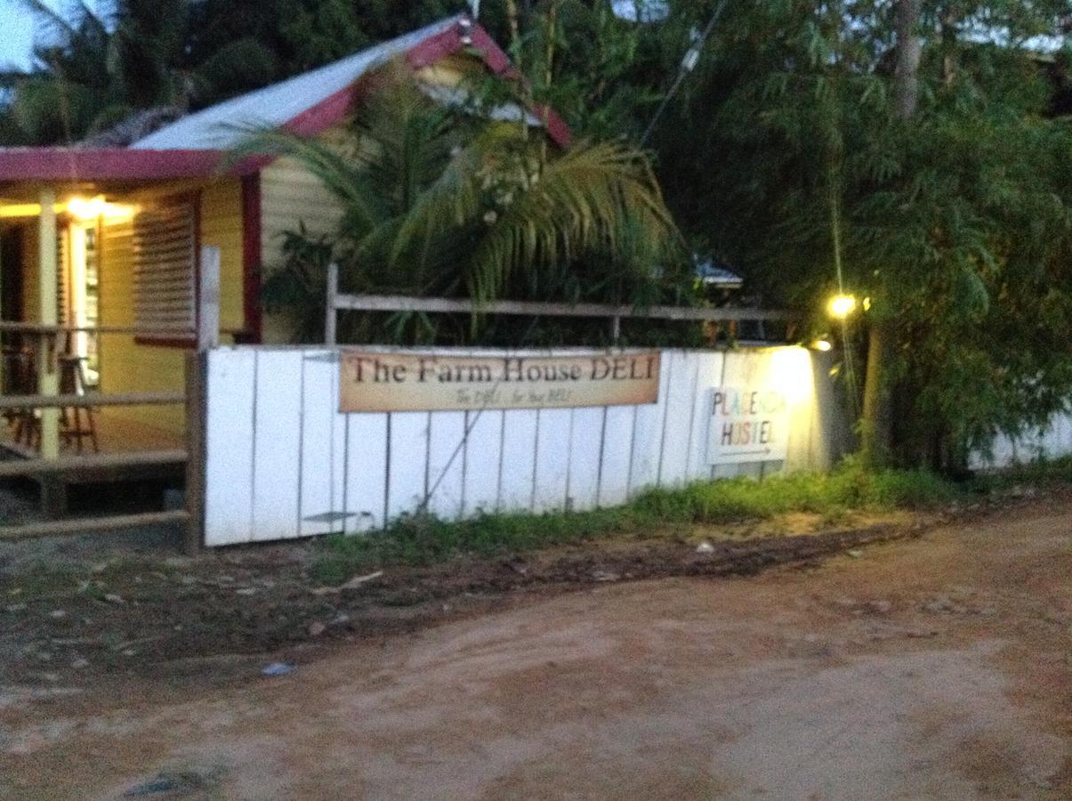 Placencia Hostel Екстериор снимка