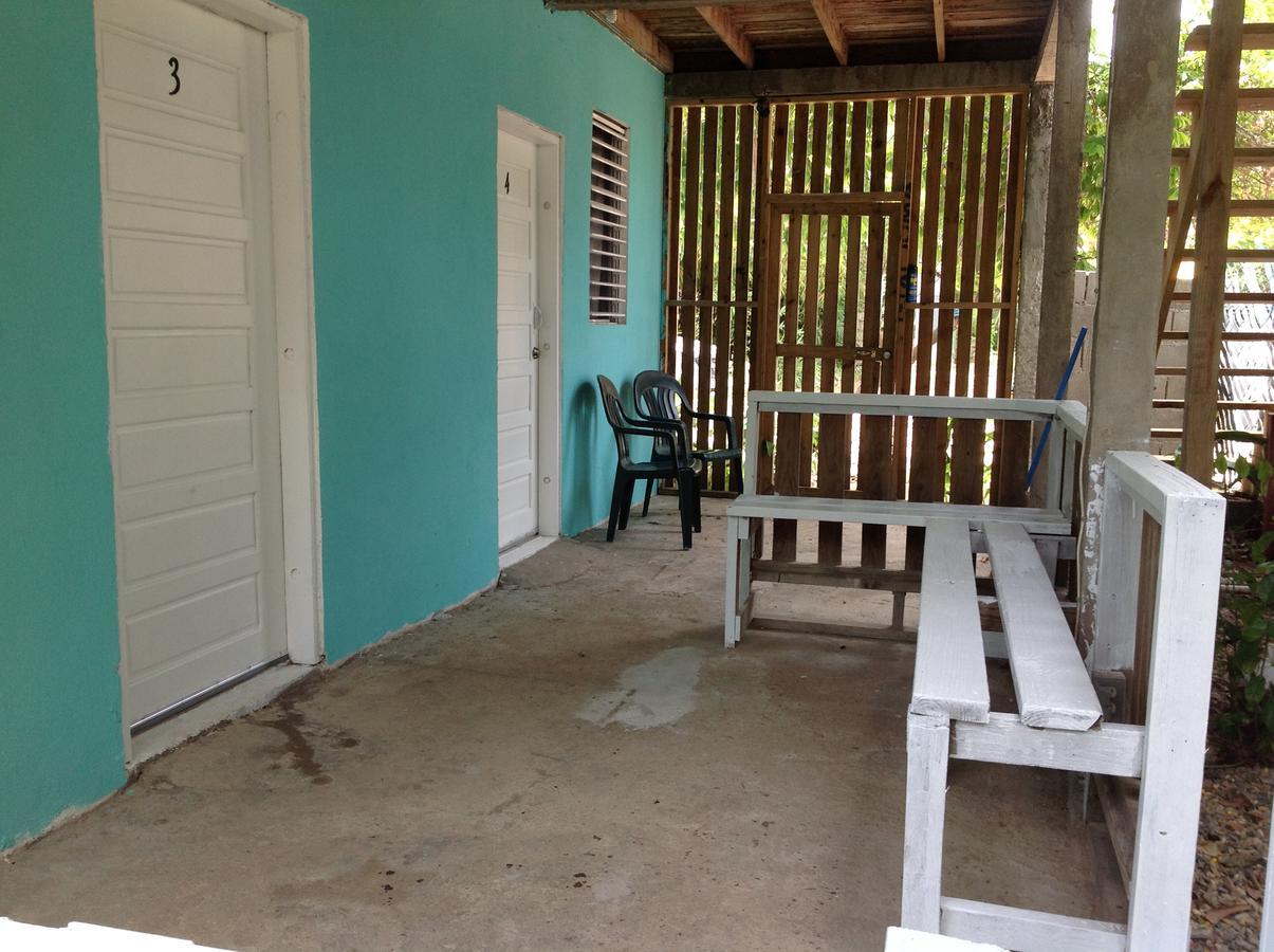 Placencia Hostel Екстериор снимка