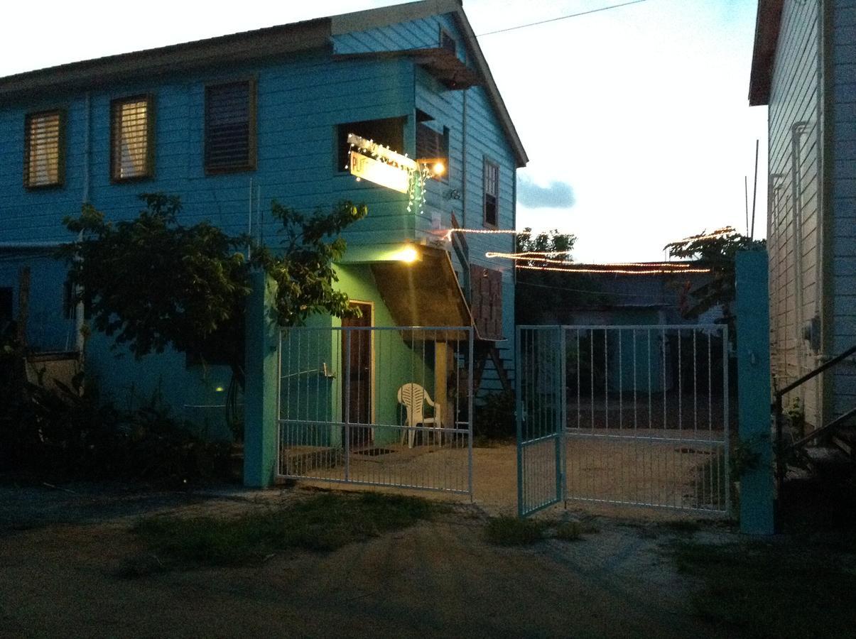 Placencia Hostel Екстериор снимка