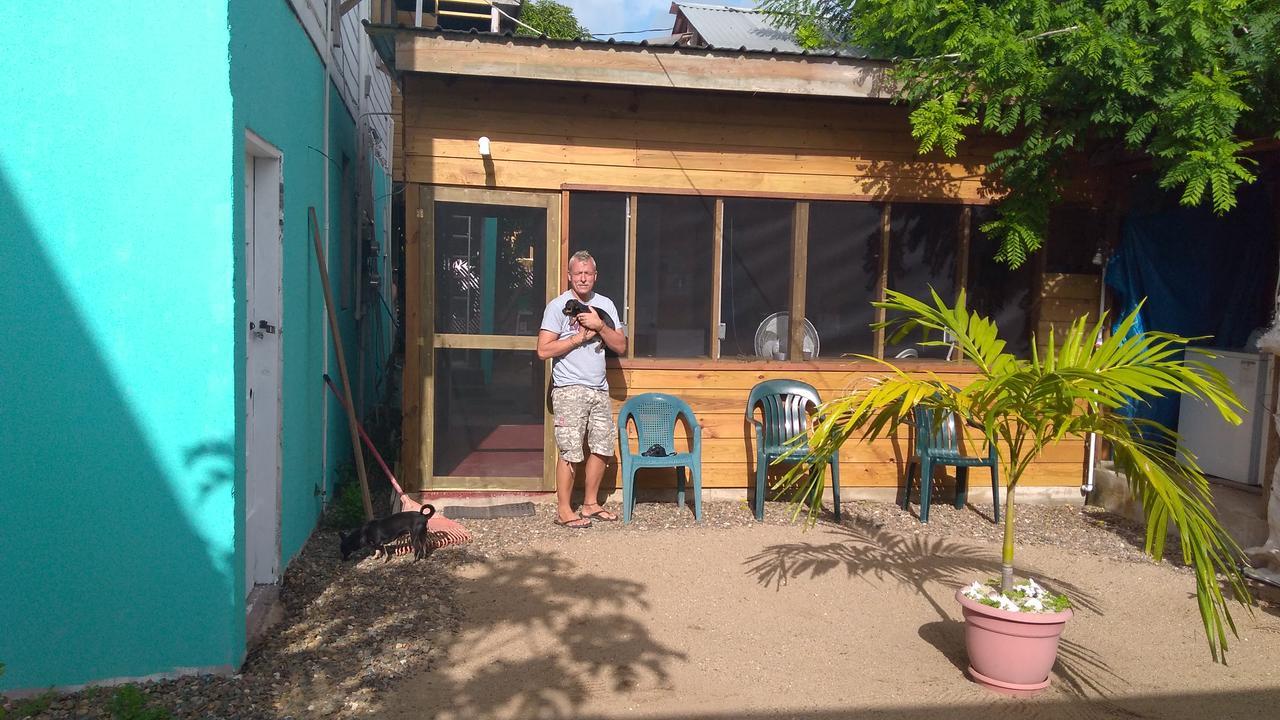 Placencia Hostel Екстериор снимка