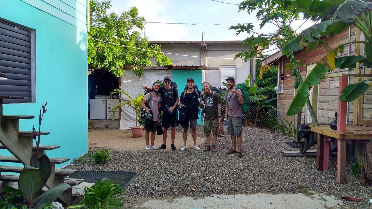 Placencia Hostel Екстериор снимка