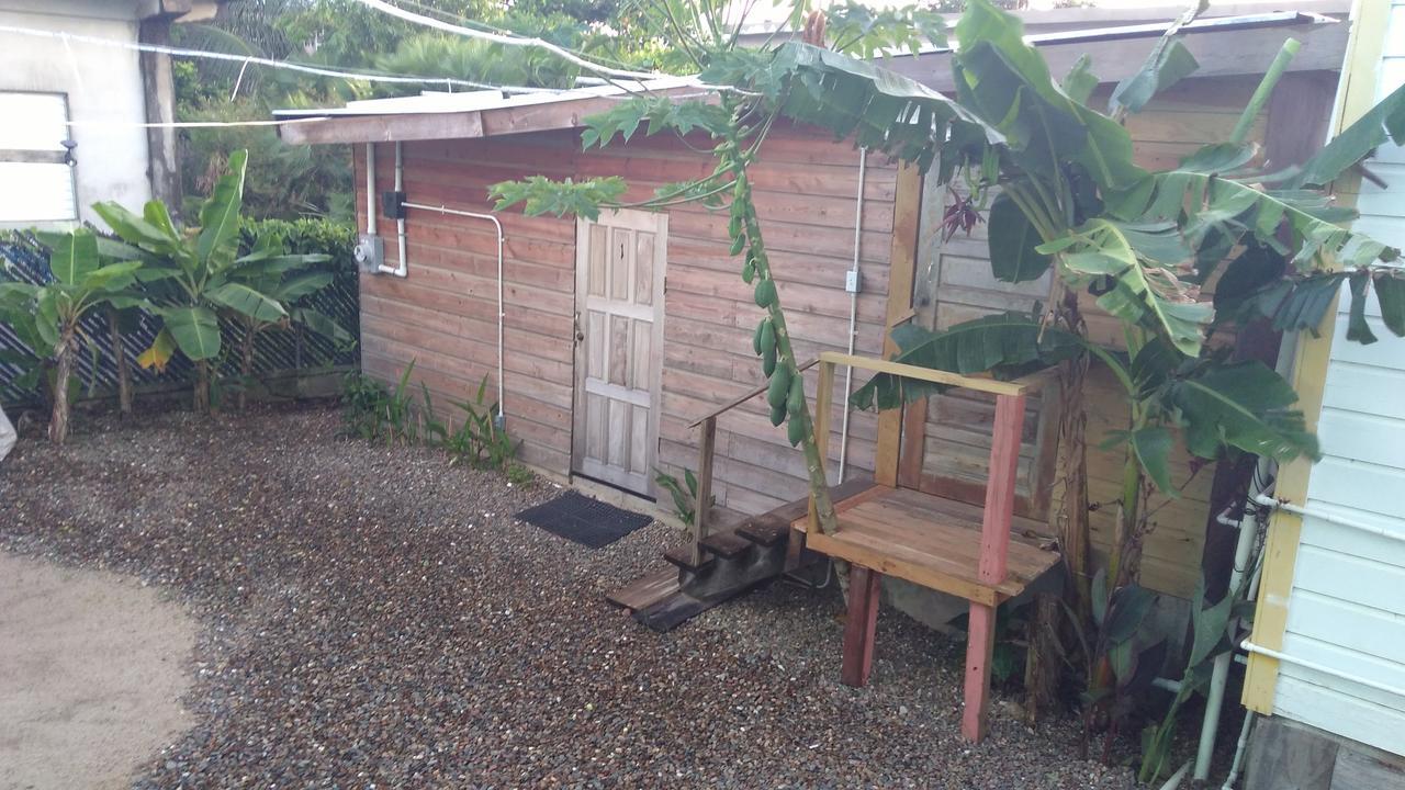 Placencia Hostel Екстериор снимка