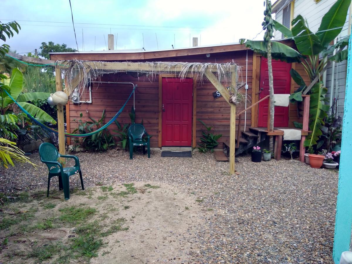 Placencia Hostel Екстериор снимка
