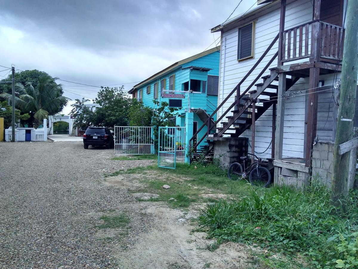 Placencia Hostel Екстериор снимка