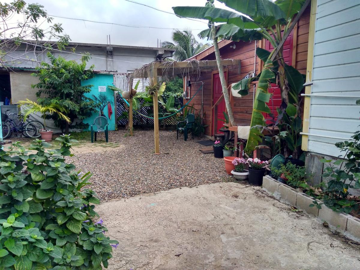Placencia Hostel Екстериор снимка