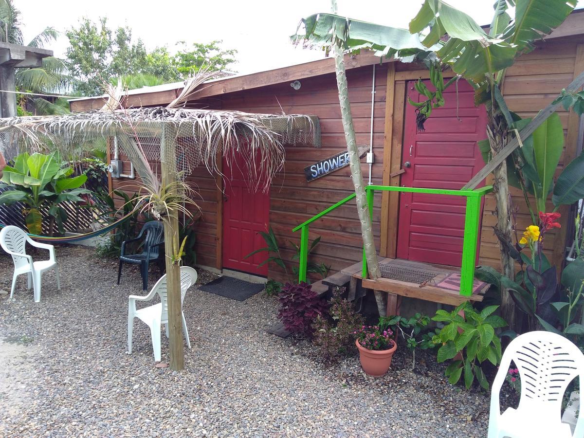 Placencia Hostel Екстериор снимка