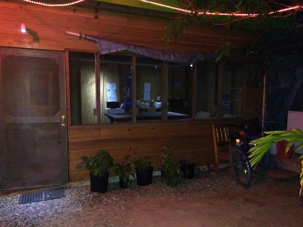 Placencia Hostel Екстериор снимка